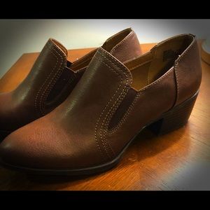 Never worn!! Bass ankle booties